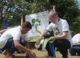 SM and Fast Retailing Foundation Launch ‘Grow Trees Community’ in Nasugbu