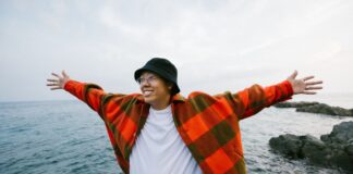 Filipino rapper WAIIAN captures the simplicity of everyday life on “Pablo” music video